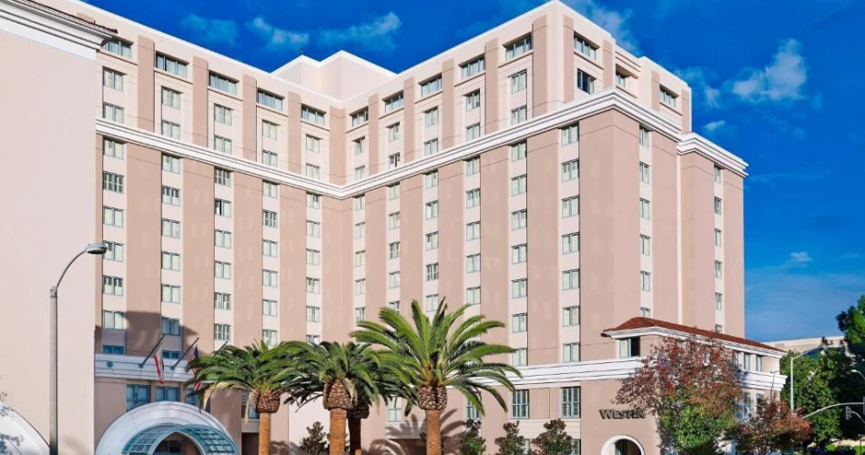 Los 10 Mejores Hoteles de Lujo Cerca de Caltech – Donde la Clase Se Encuentra con el Confort