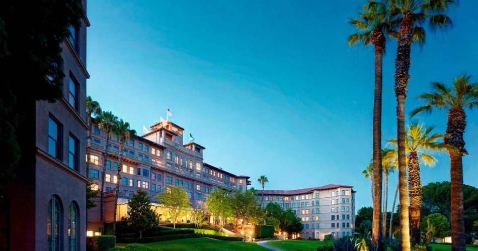 Hoteles cerca de Caltech con carga de vehículos eléctricos – ¡Duerme, recarga y repite!