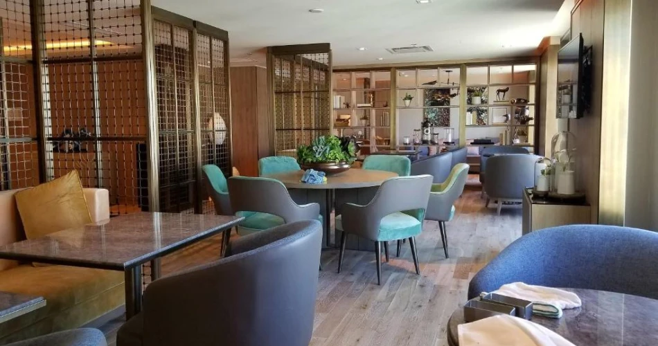 Hoteles cerca de Caltech con carga de vehículos eléctricos – ¡Duerme, recarga y repite!